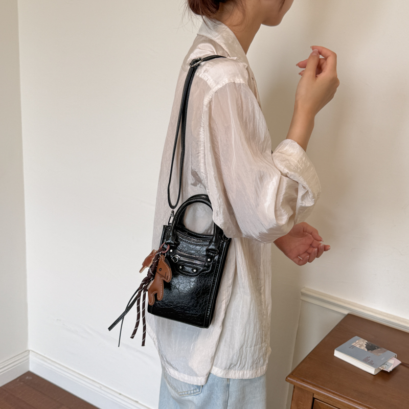 Mini Zipper Crossbody Bags Wom - Leatherwork Rivets recension och pris
