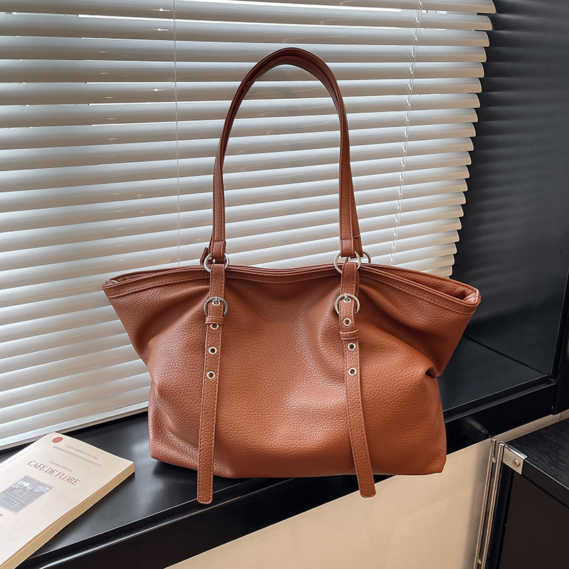 Rivet Women handbag Soft PU le - Leatherwork Rivets recension och pris